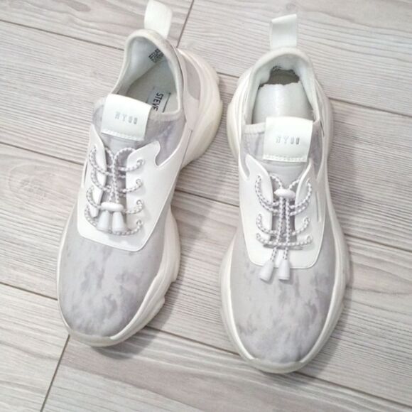 (S-3351)   Steve Madden Women's Myles Sneaker Sz 9.5 - Picture 4 of 11